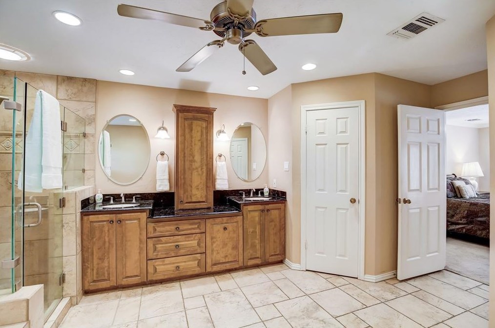 15726 Echo Ldg Dr, Houston TX  77095-2659 exterior