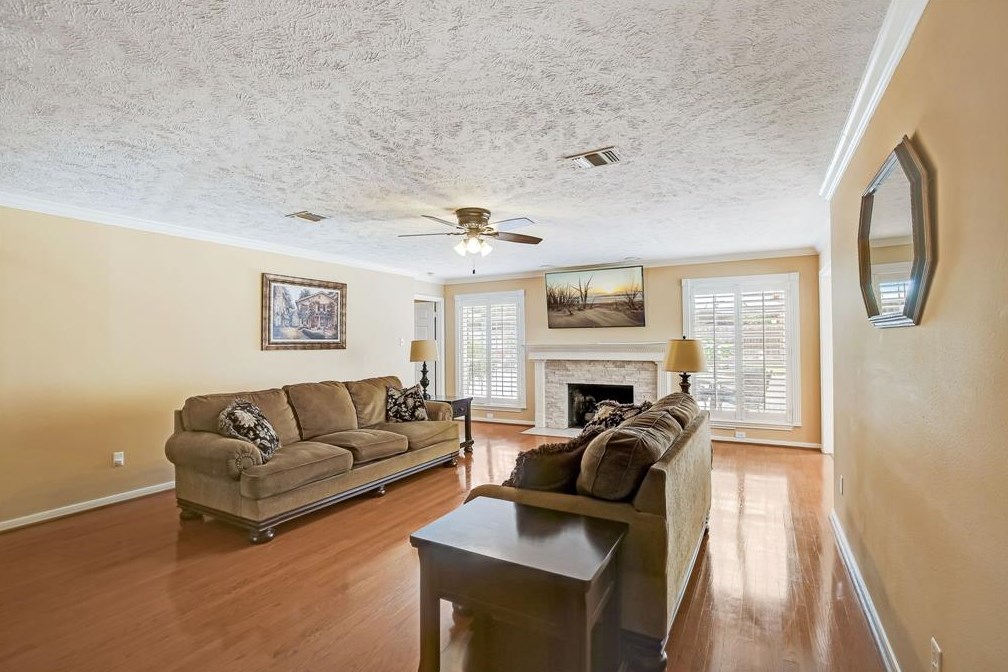 15726 Echo Ldg Dr, Houston TX  77095-2659 exterior