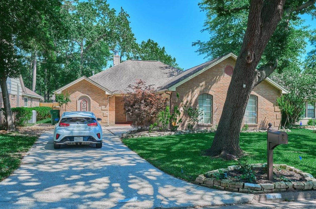 8 Devonshire Dr, Conroe, TX 77304