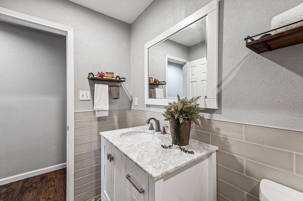 2423 Heritage Bnd Dr, Houston TX  77598-3116 exterior