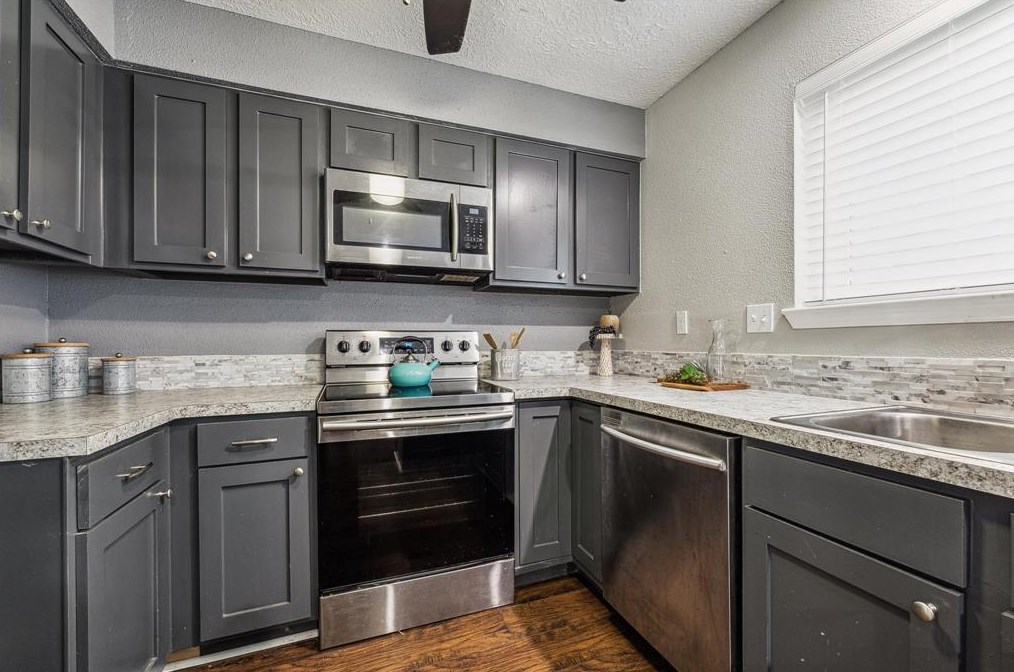 2423 Heritage Bnd Dr, Houston TX  77598-3116 exterior
