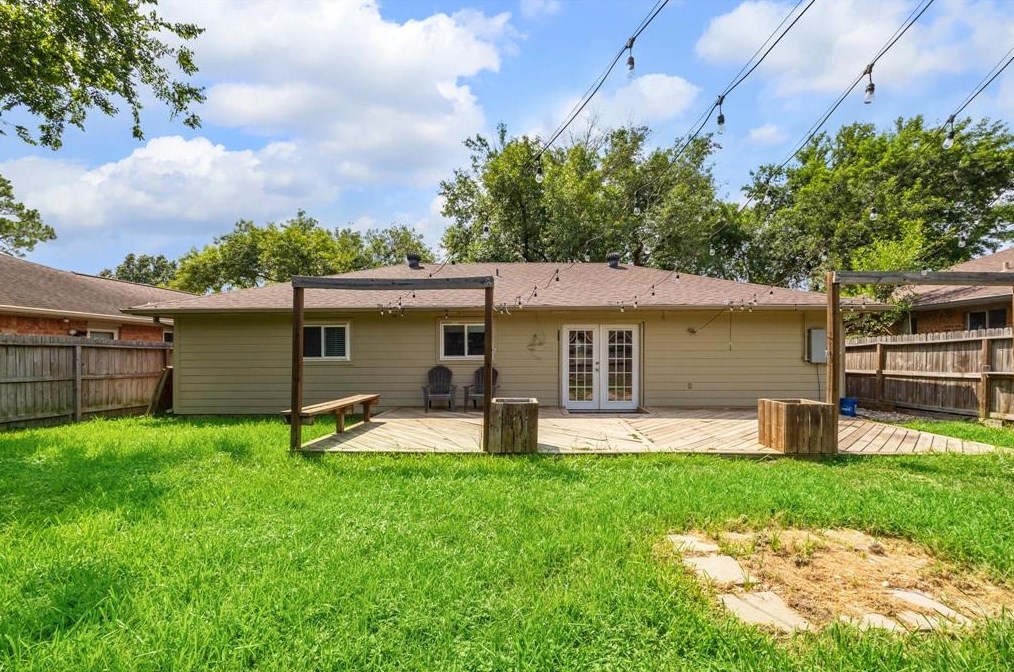 2423 Heritage Bnd Dr, Houston TX  77598-3116 exterior