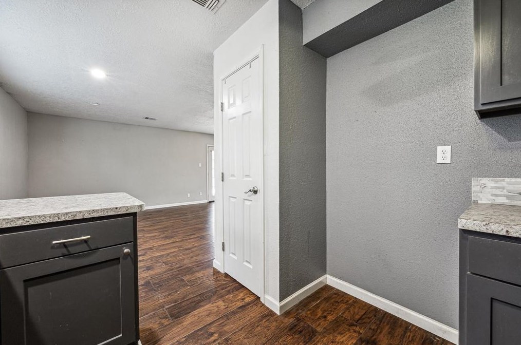2423 Heritage Bnd Dr, Houston TX  77598-3116 exterior
