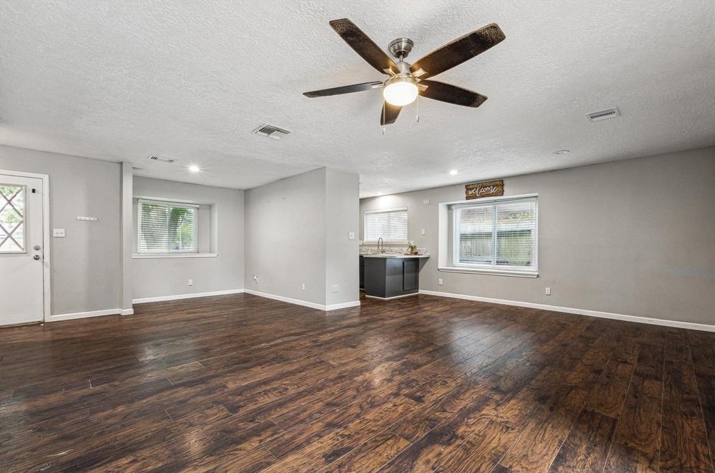 2423 Heritage Bnd Dr, Houston TX  77598-3116 exterior