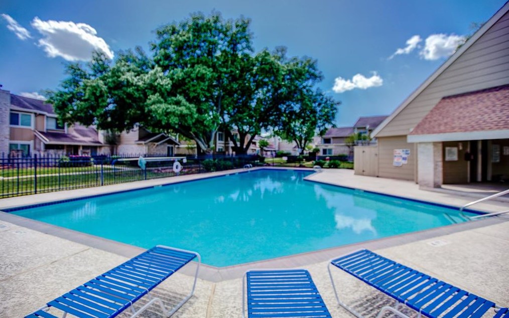 11632 Village Place Dr, Houston TX  77077-6759 exterior