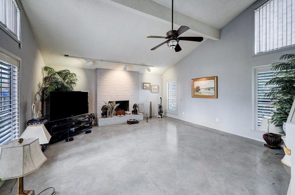 8441 Winningham Ln, Houston TX  77055-7531 exterior