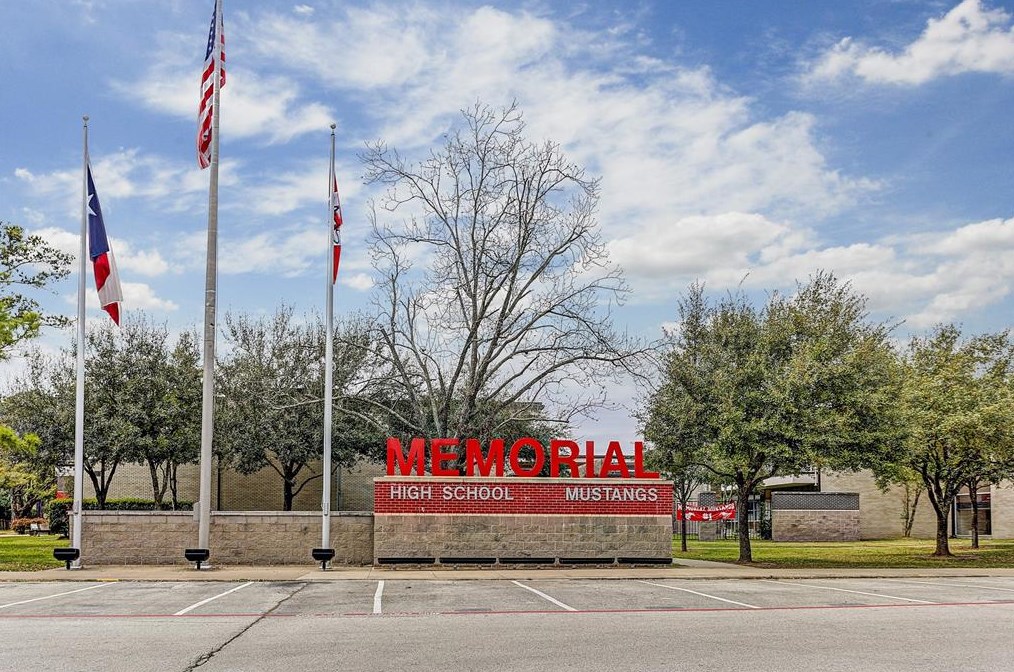 8441 Winningham Ln, Houston TX  77055-6634 exterior