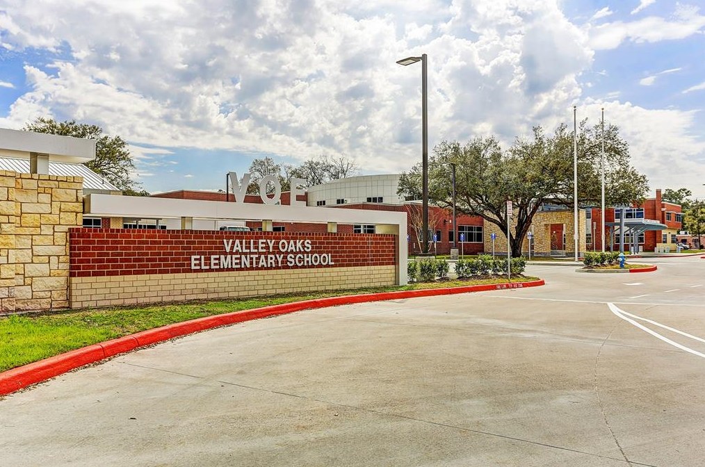 8441 Winningham Ln, Houston TX  77055-6634 exterior