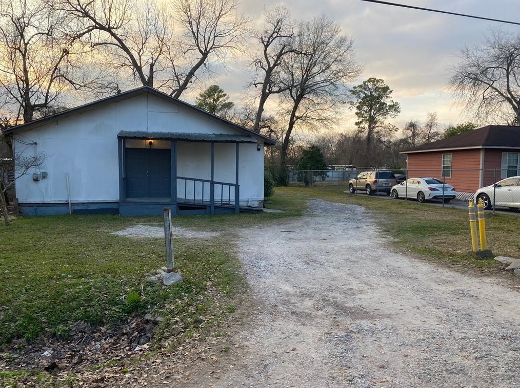 7323 Sandle St, Houston TX 77088-7141 exterior