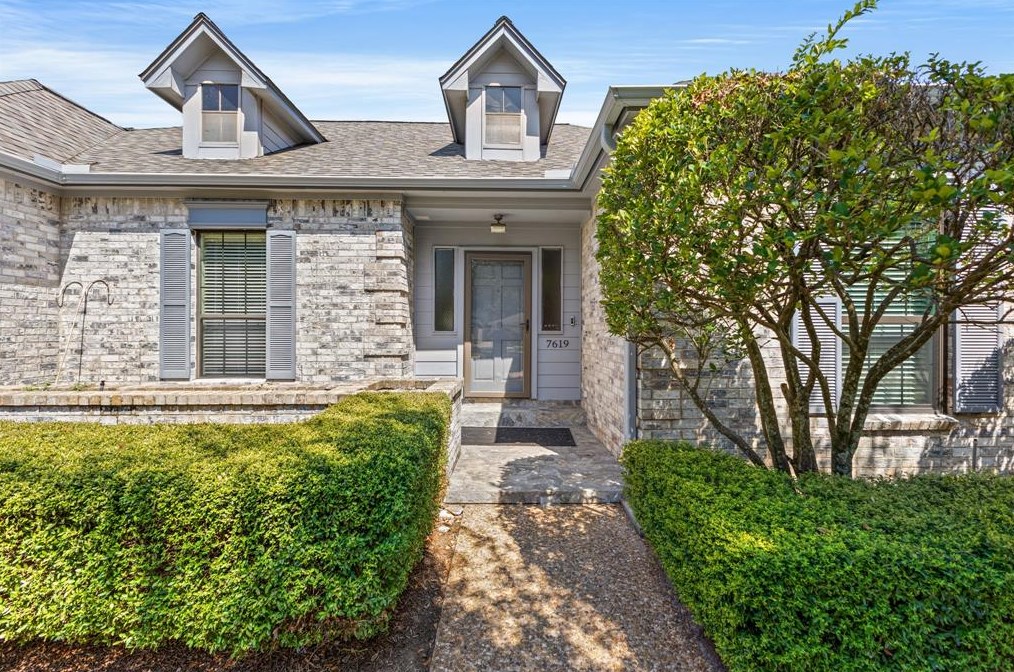 7619 Club Lake Dr, Houston, TX 77095-2623