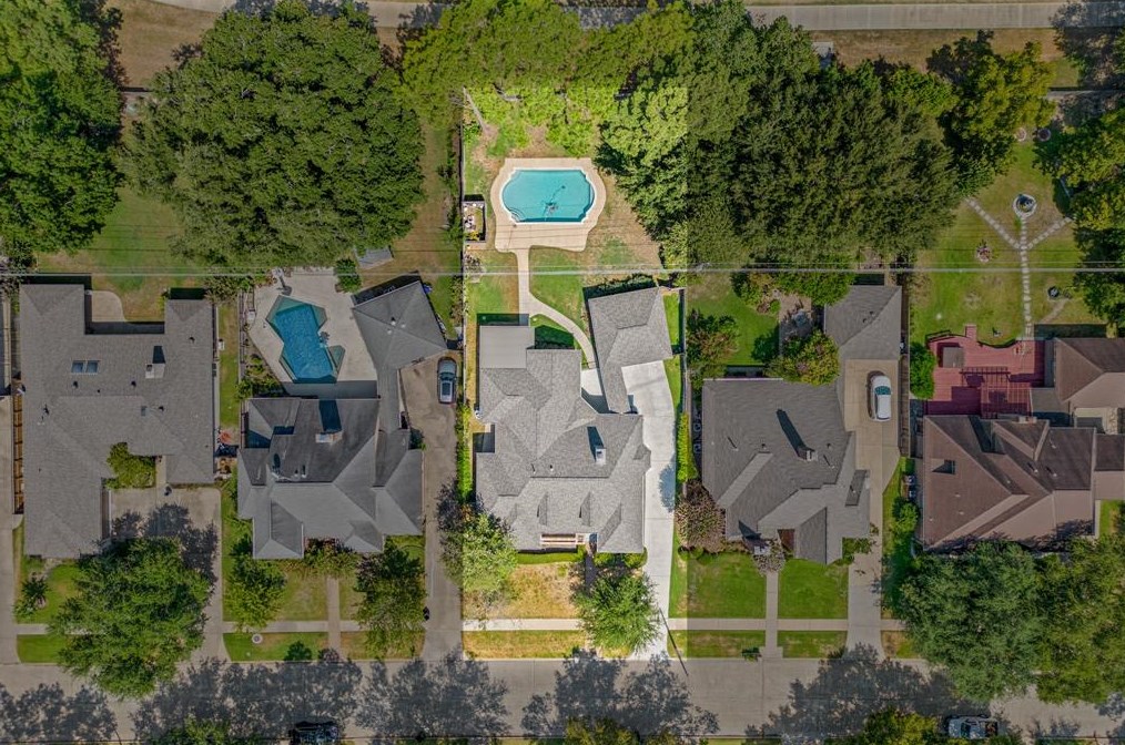 7619 Clb Lk Dr, Houston TX  77095-2645 exterior
