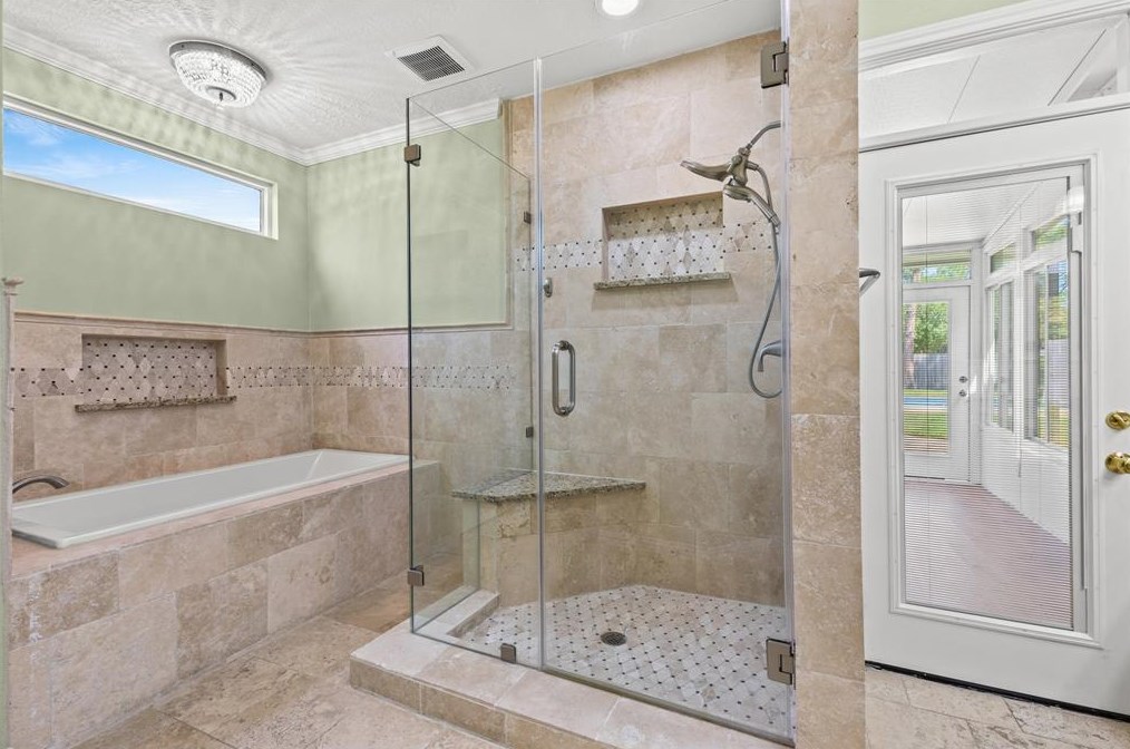 7619 Clb Lk Dr, Houston TX  77095-2645 exterior