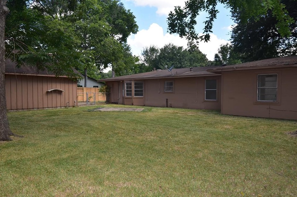 9313 Rosstown Way, Houston TX  77080-7415 exterior