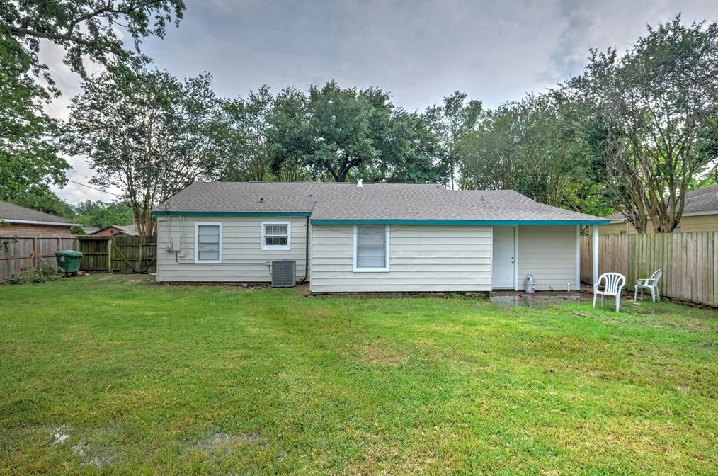 221 Wellington St, Houston TX  77076-2539 exterior