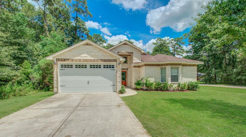 10572 Twin Oak Dr, Conroe, TX 77385