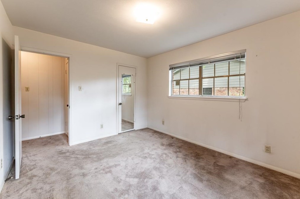 225 Elmwood St, Huntsville TX 77320-3407 exterior