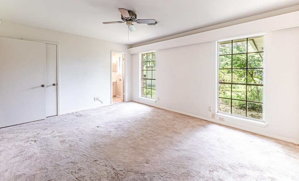 225 Elmwood St, Huntsville TX 77320-3407 exterior