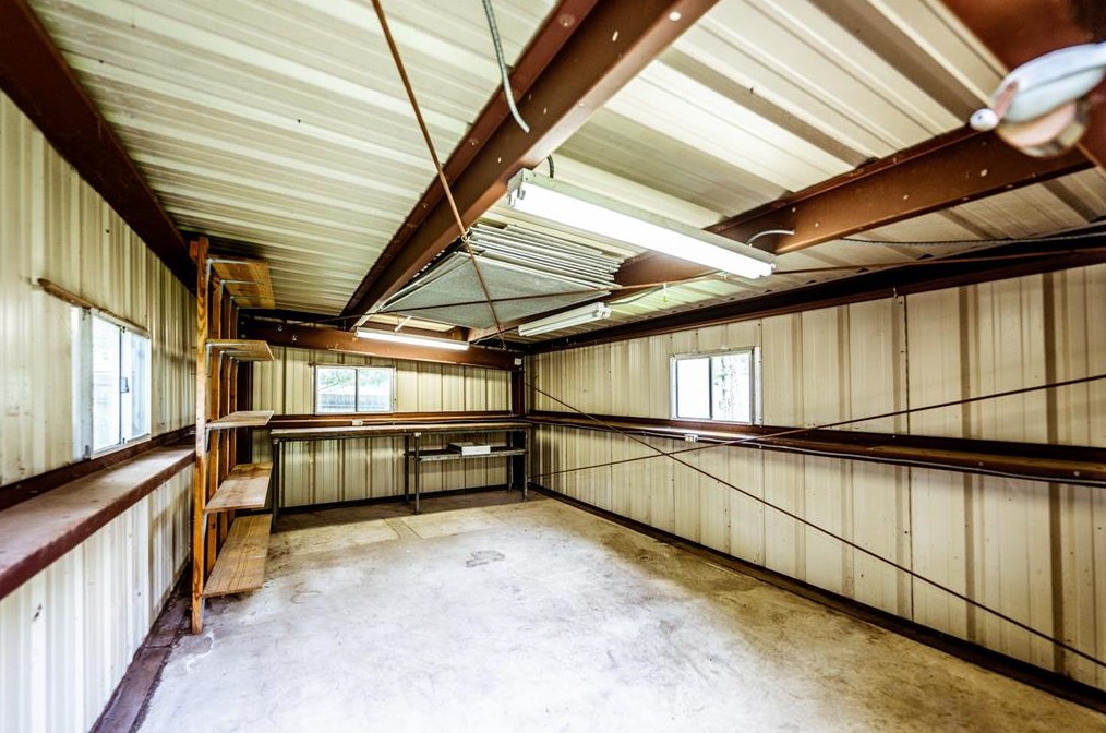 225 Elmwood St, Huntsville TX 77320-3407 exterior