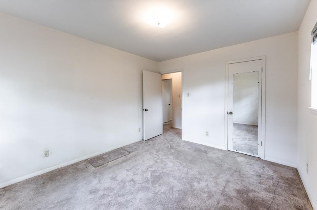 225 Elmwood St, Huntsville TX 77320-3407 exterior