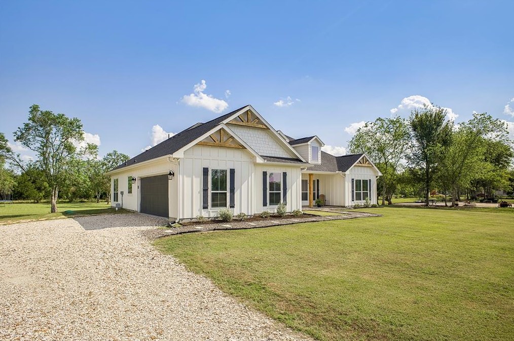 12323 County Rd 185, Alvin, TX 77511
