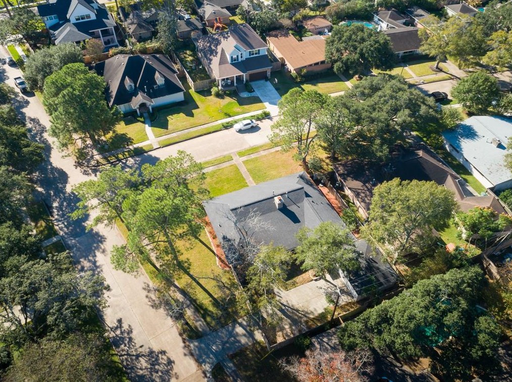 5202 Valkeith Dr, Houston TX  77096-5109 exterior