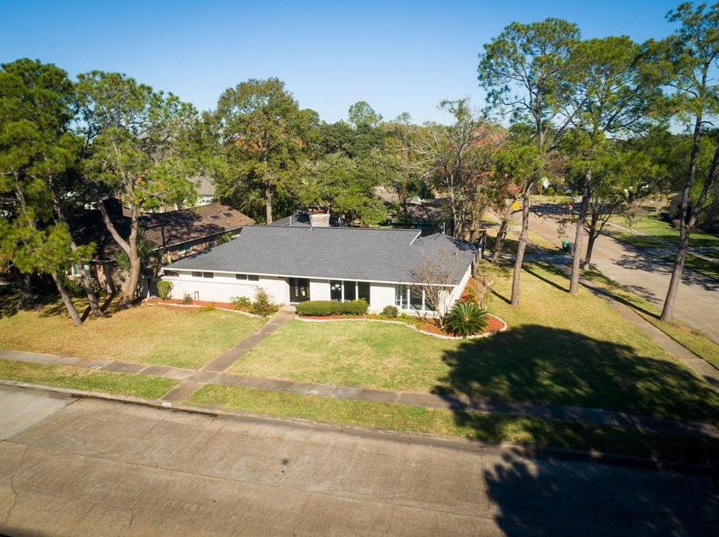 5202 Valkeith Dr, Houston, TX 77096