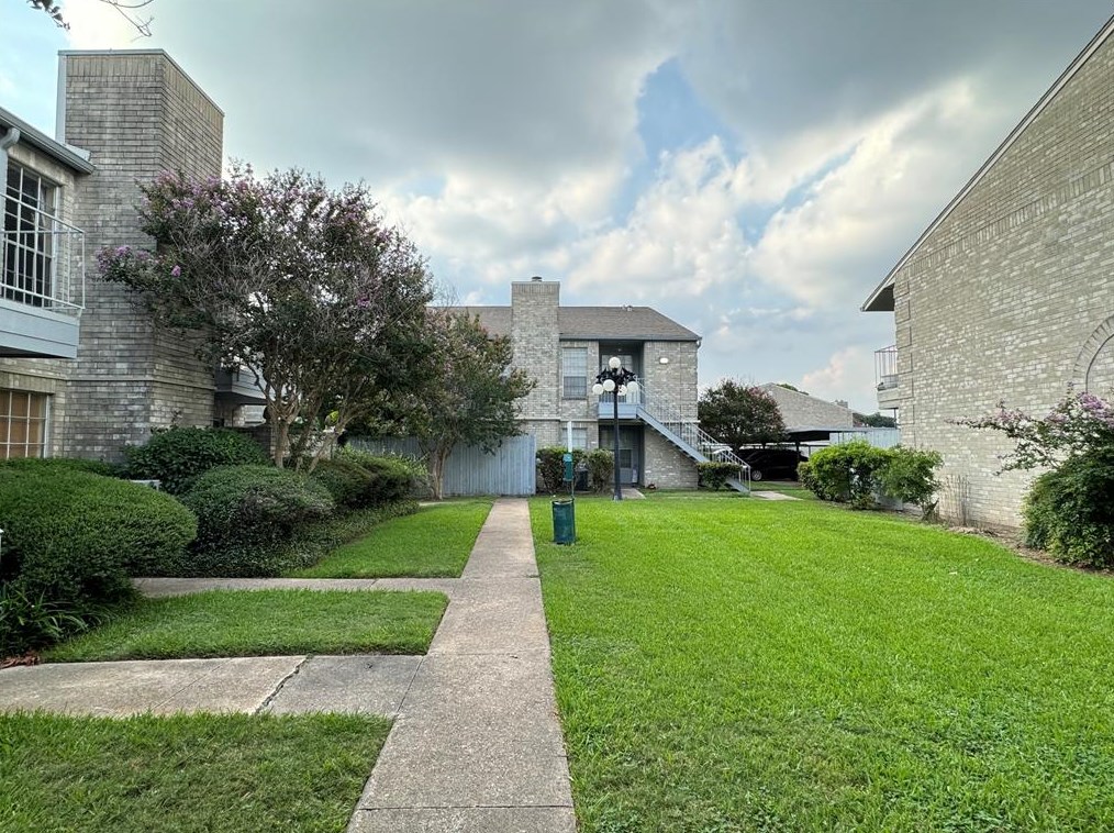 7400 Bellerive Dr #1004, Houston, TX 77036