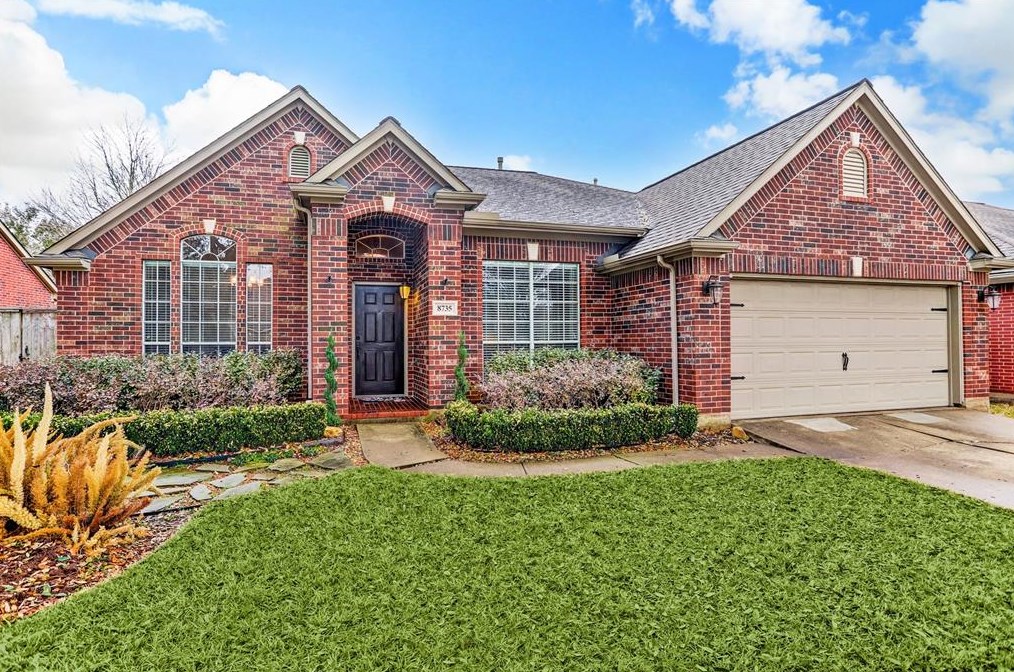 8735 Saratoga Dr, Sugar Land, TX 77479-6363