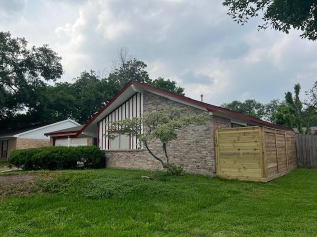11214 Sandstone St, Houston TX  77036-6132 exterior