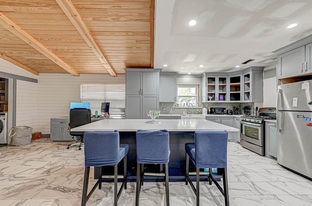 6319 Overlook Dr, Houston, TX 77041-5437
