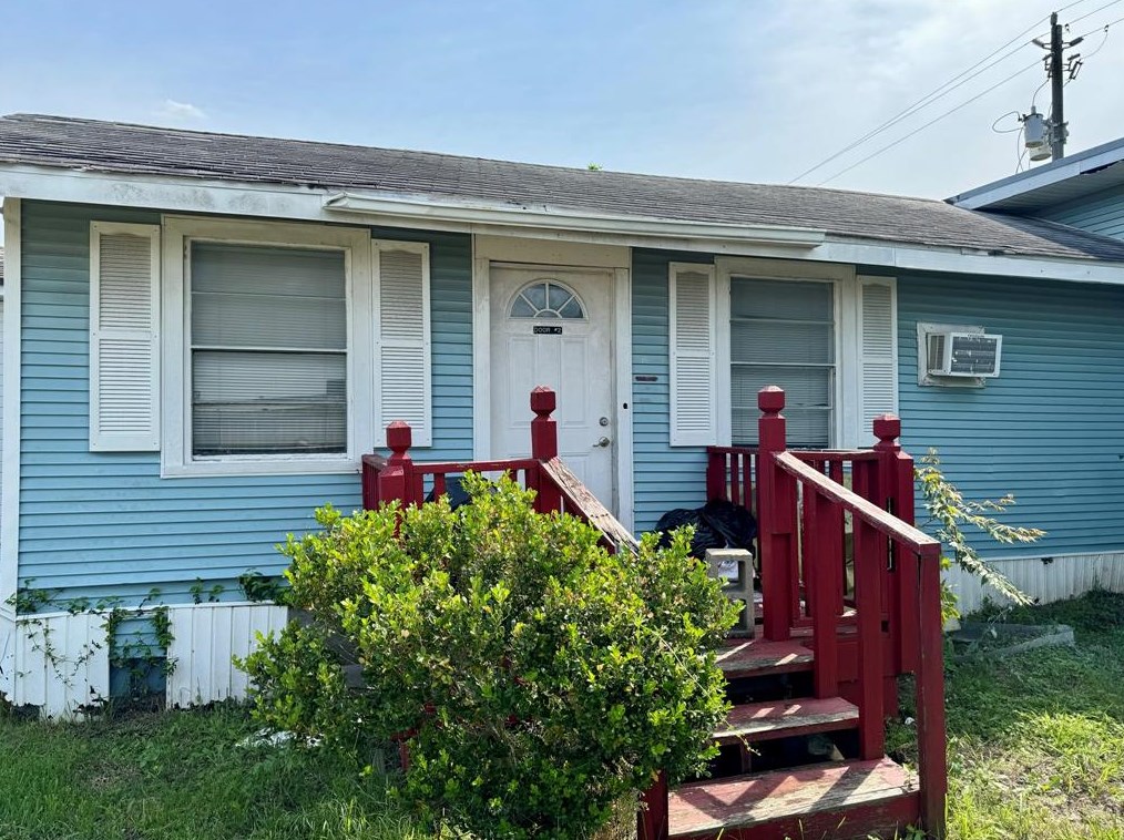 1932 Strawberry Rd, Pasadena TX  77502-2612 exterior