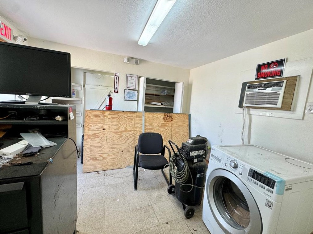 1932 Strawberry Rd, Pasadena TX 77502-3937 exterior