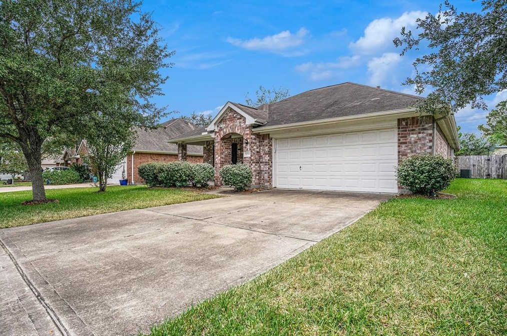 5008 Blanco Dr, Pearland, TX 77584