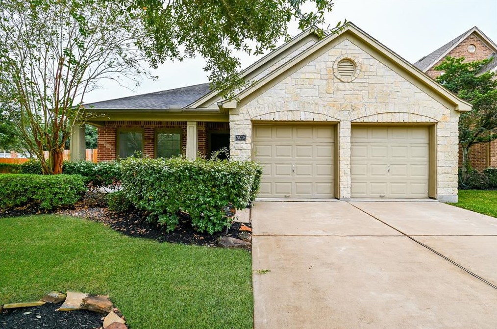 20203 Emerald Cliff Ln, Richmond, TX 77407