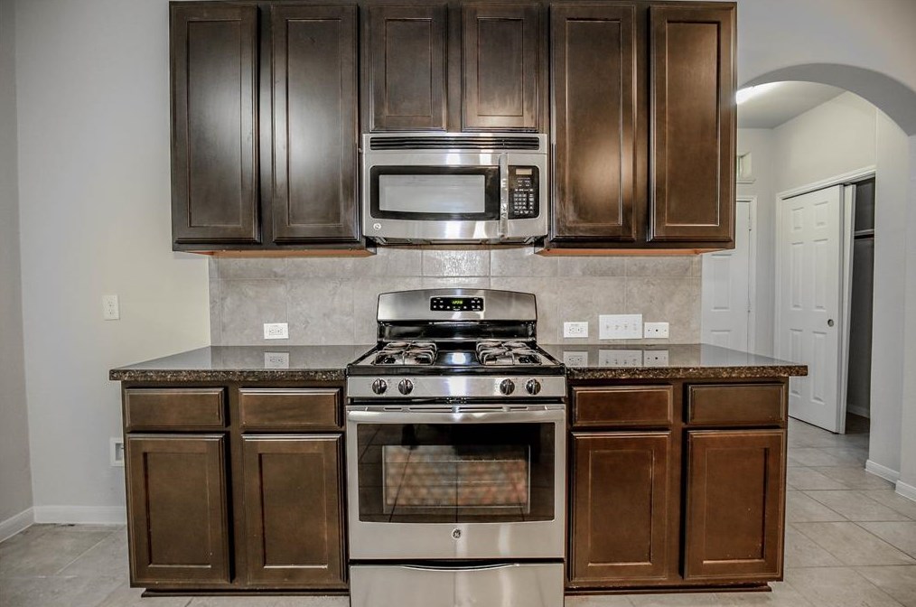 7322 Autumn Sun Dr, Houston, TX 77083