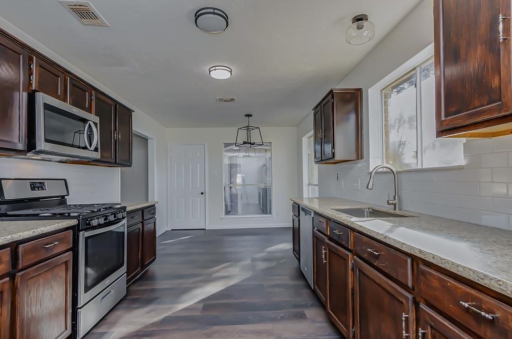14310 Split Cedar Dr, Houston, TX 77015-1727