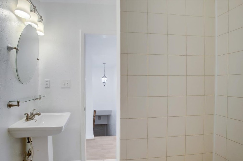 1127 Yale St, Houston TX  77008-7087 exterior