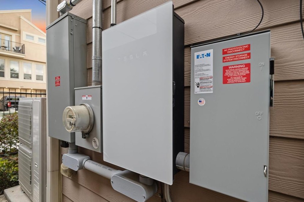 1613 15th St, Houston TX  77008-3731 exterior