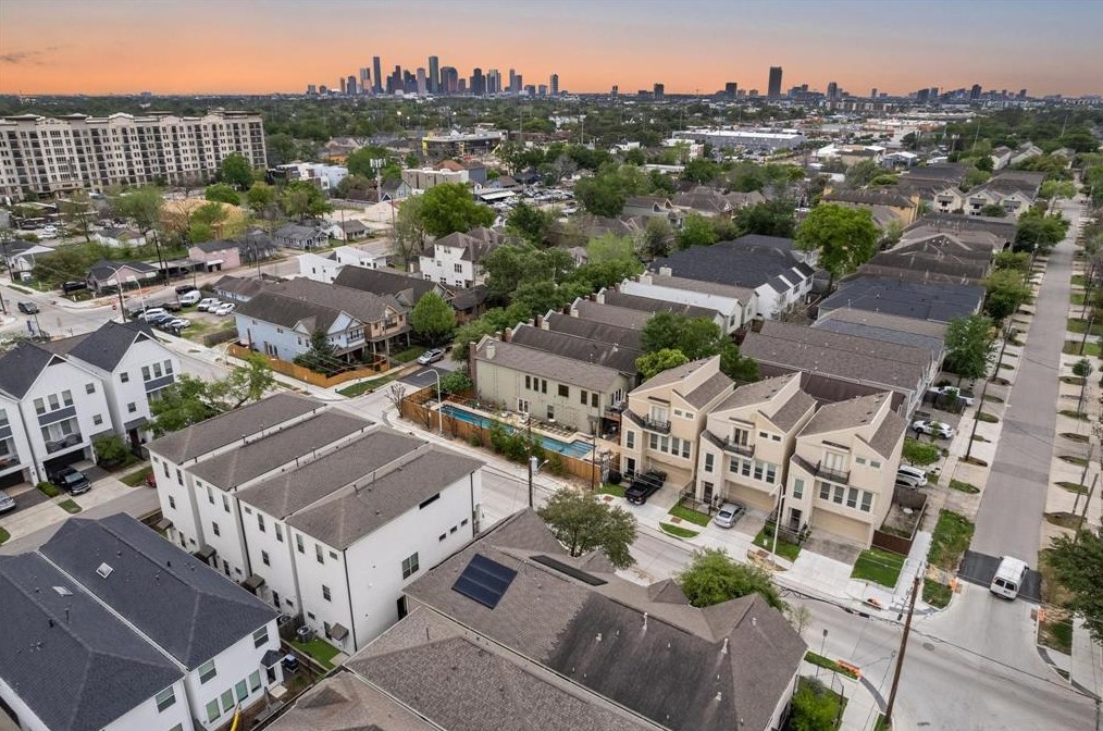 1613 15th St, Houston TX  77008-3731 exterior