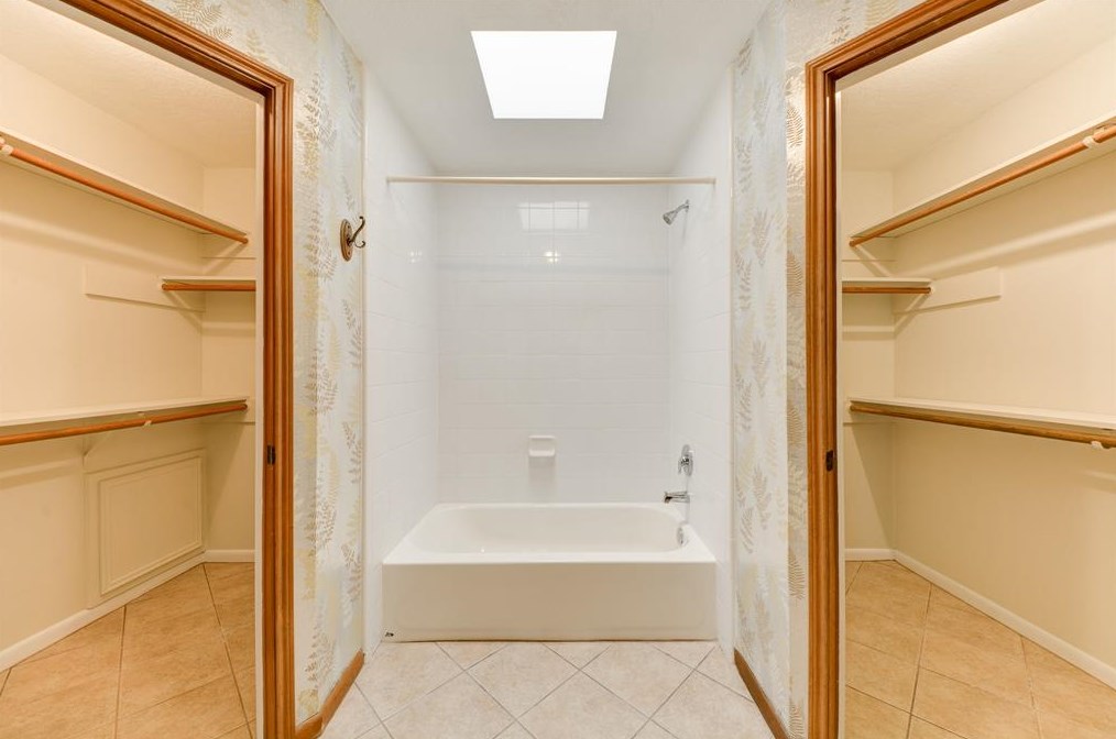 15827 Parksley Dr, Houston TX 77059-4628 exterior