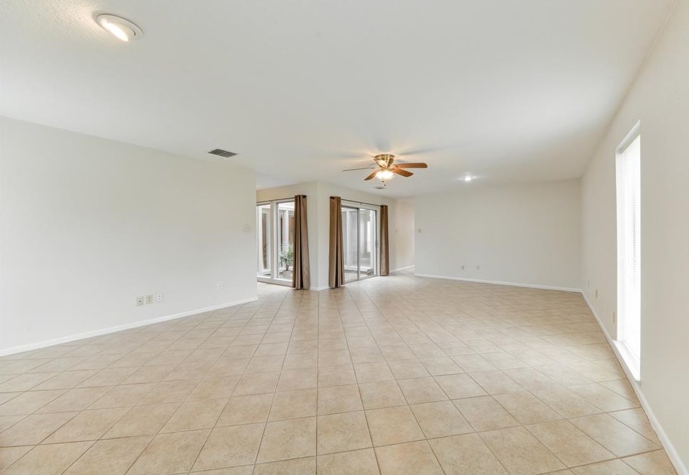 15827 Parksley Dr, Houston TX 77059-4628 exterior