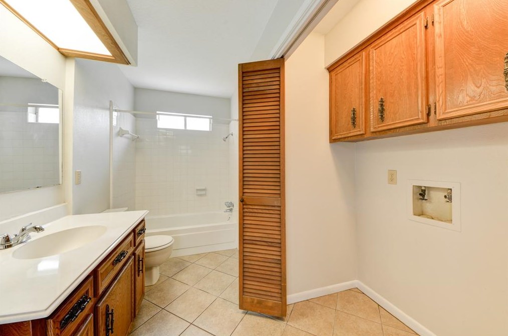 15827 Parksley Dr, Houston TX 77059-4628 exterior