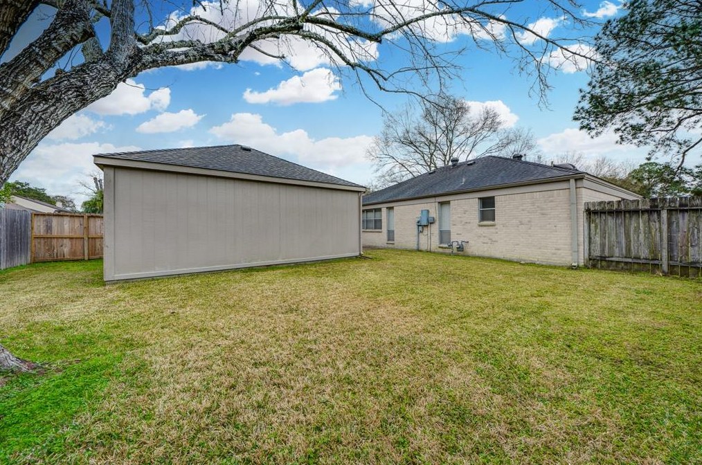 15827 Parksley Dr, Houston TX 77059-4628 exterior