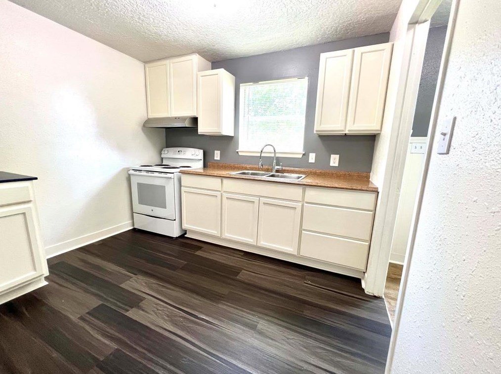 1005 Avenue E 1/2, Alvin, TX 77511-9670