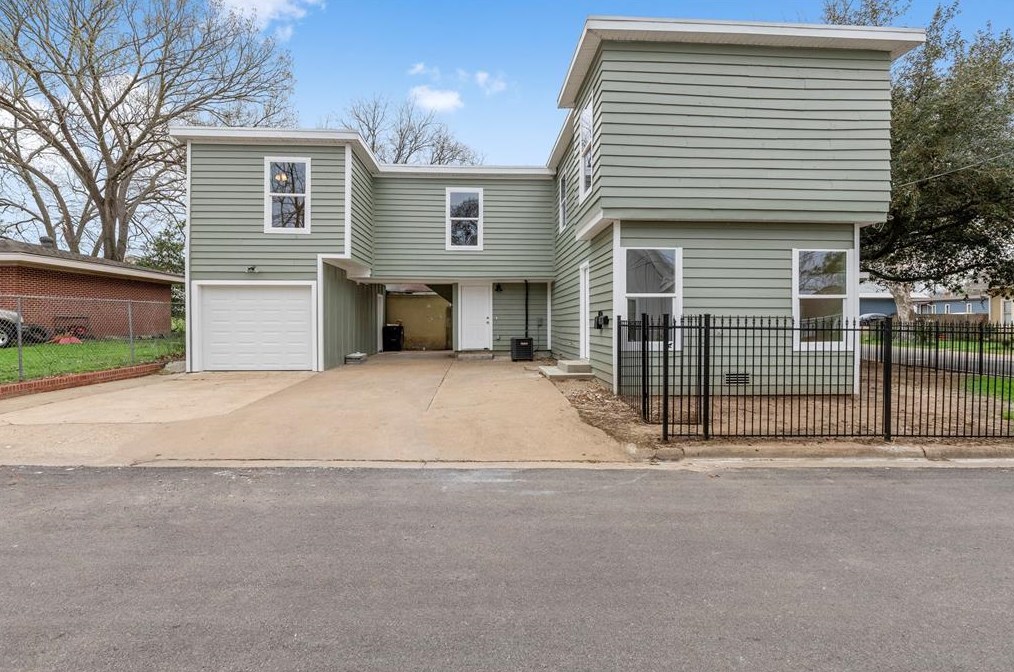 702 W Main St, Brenham, TX 77833