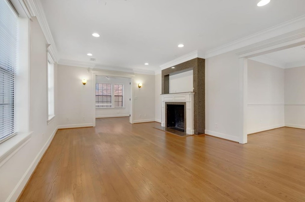 2306 Blodgett St, Houston, TX 77004-5252