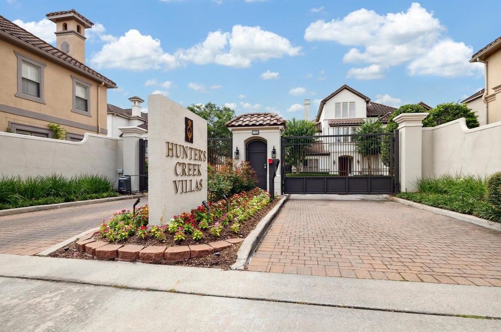 7722 Hunters Creekway Dr, Houston, TX 77055-6866