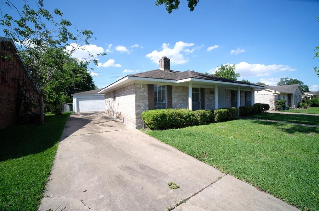 12526 Lima Dr, Houston, TX 77099