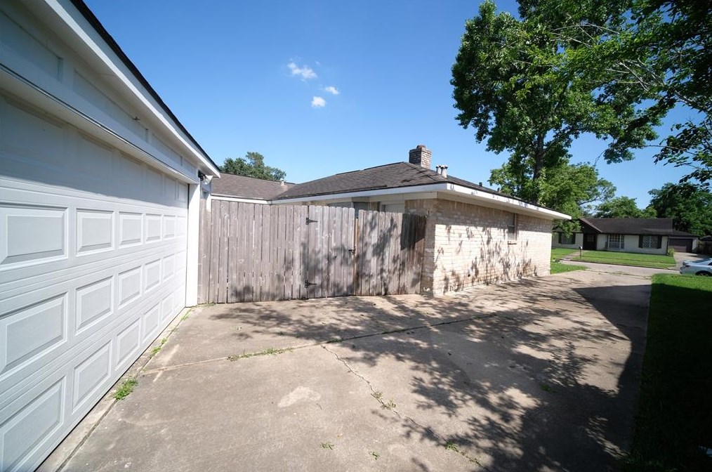 12526 Lima Dr, Houston TX  77099-1319 exterior