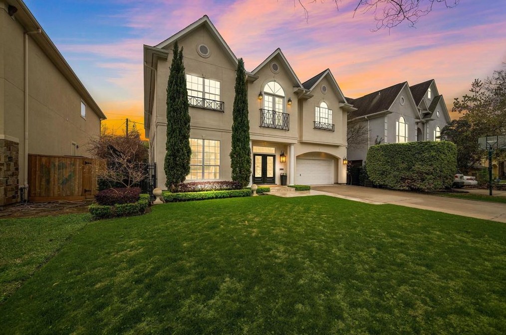 5103 Patrick Henry St, Bellaire, TX 77401